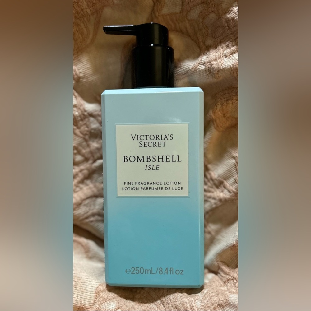 NWT Victoria’s Secret 250ml/8.4 fl oz BOMBSHELL ISLE LOTION